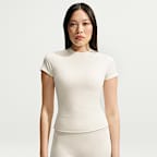 NIKE公式】NikeSKIMS Matte ウィメンズ パッディド ベビー Tシャツ